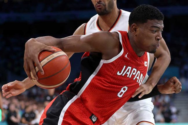 八村塁の片手ダンク絶叫に日本人感動 世界王者と五輪初戦で「痺れた