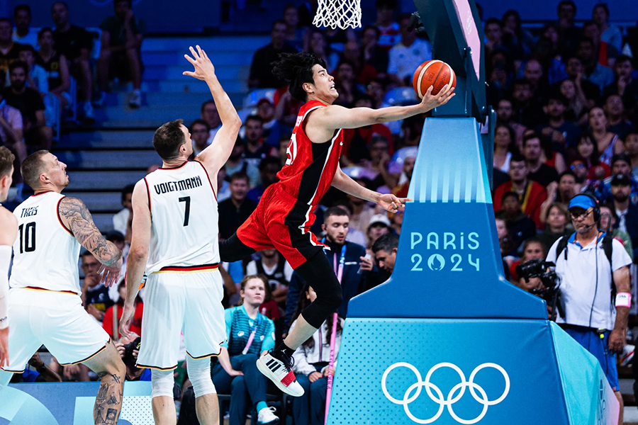 ドイツ戦に先発出場した吉井裕鷹【写真：FIBA提供】