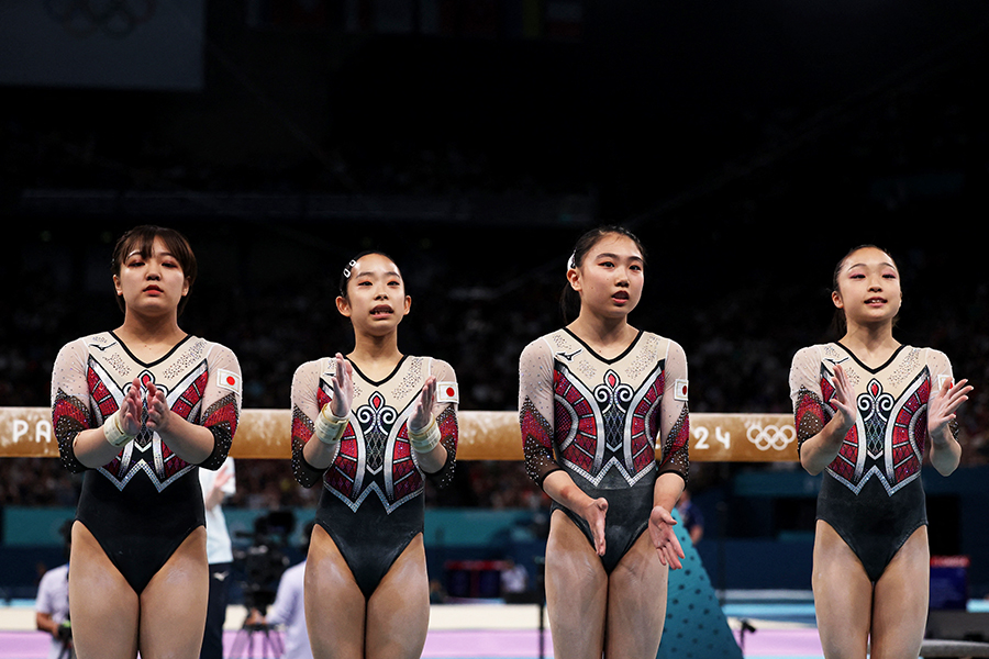 4人で団体予選に臨んだ体操女子日本代表【写真：ロイター】