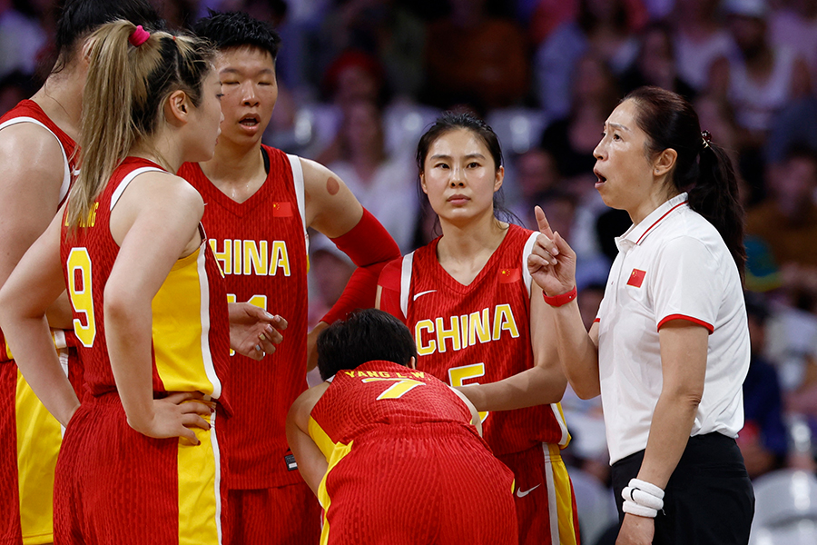 予選ラウンドでスペインと対戦した中国代表【写真：ロイター】