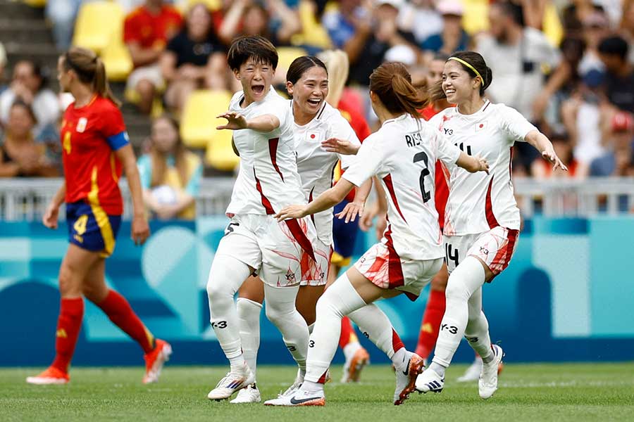 ブラジルに勝利した日本代表【写真：ロイター】