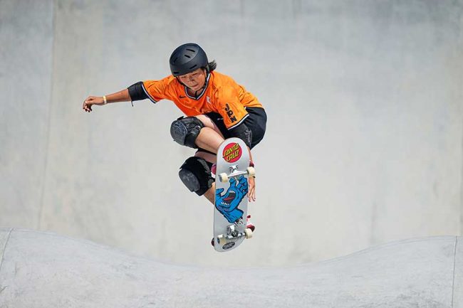 4位で涙、日本の15歳を担いで称賛 女子スケボー感動のラストに世界が