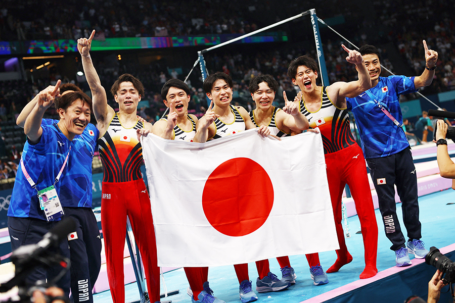 パリ五輪男子団体で金メダルを獲得した体操日本代表チーム【写真：ロイター】