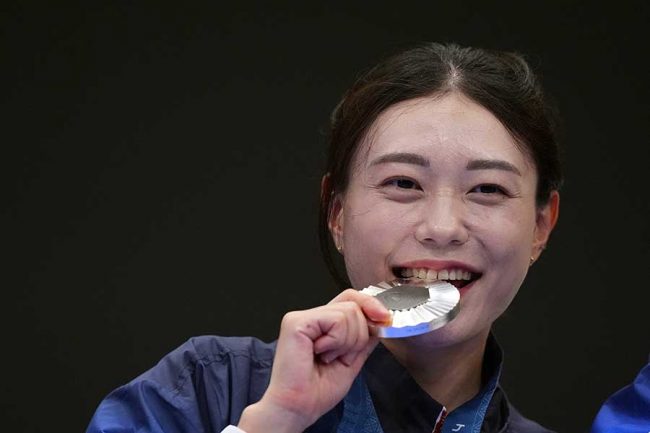 世界で700万超バズり中 五輪射撃選手のいで立ちが「あまりに冷淡で神秘的」「主役のオーラ」 | THE ANSWER