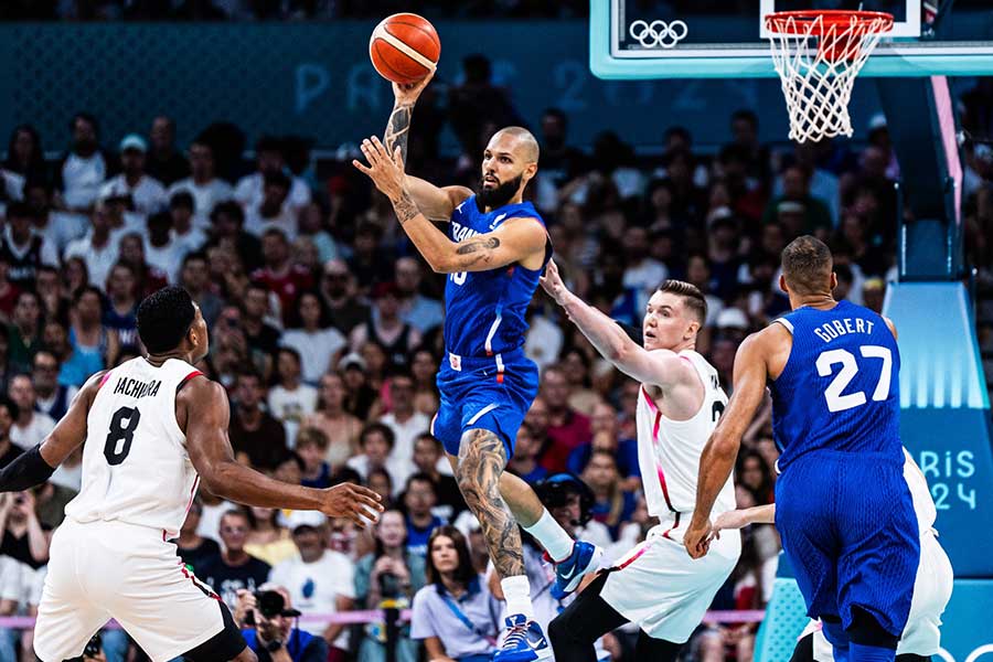 フランスー日本戦の判定で混乱が生じた【写真提供：FIBA】