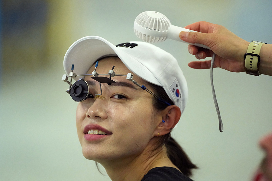 女子10メートルエアピストルで銀メダルを獲得した韓国のキム・イェジ【写真：ロイター】