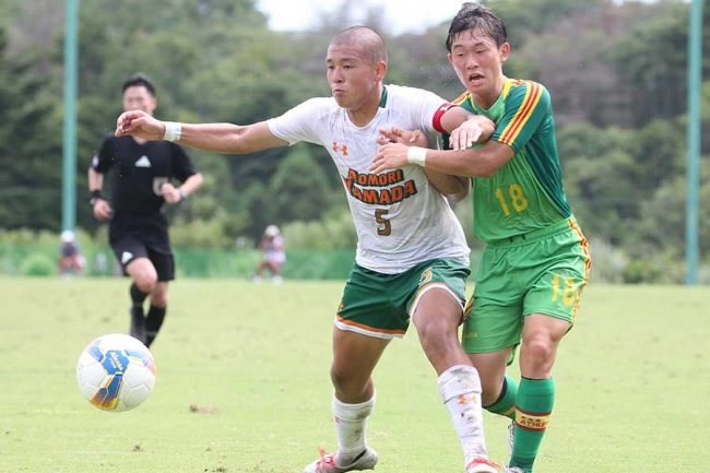 青森山田高校ベスト3L 苦しむ青森山田、8強で散った夏 生命線の堅守に綻び、高校選手権V2へ