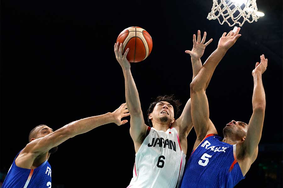 7月30日に行われたパリ五輪男子バスケの日本対フランス【写真：ロイター】