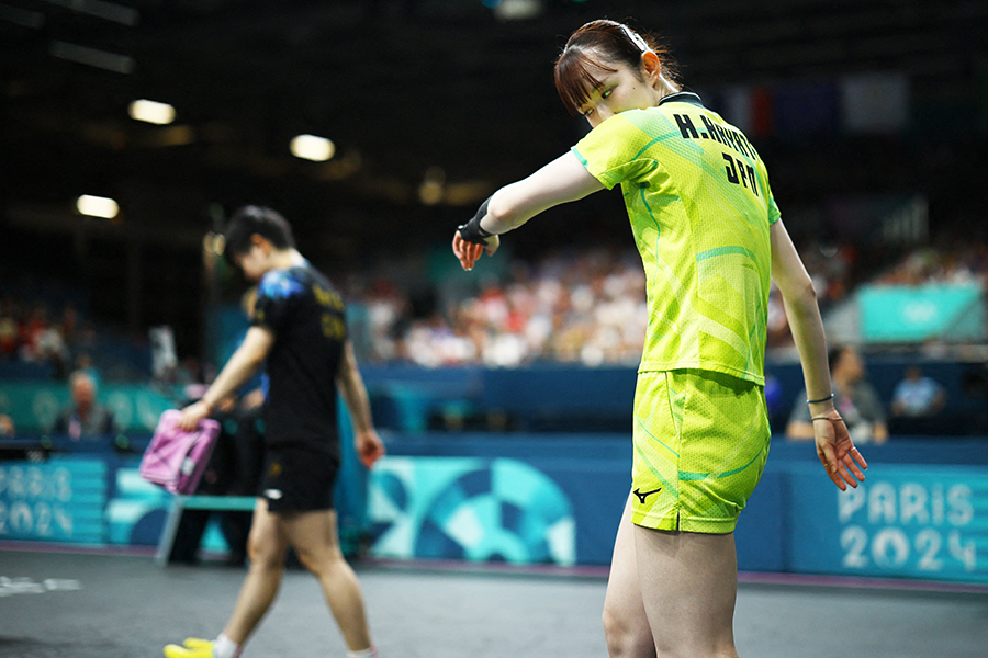 卓球女子シングルス準決勝、孫穎莎に敗戦した早田ひな【写真：ロイター】