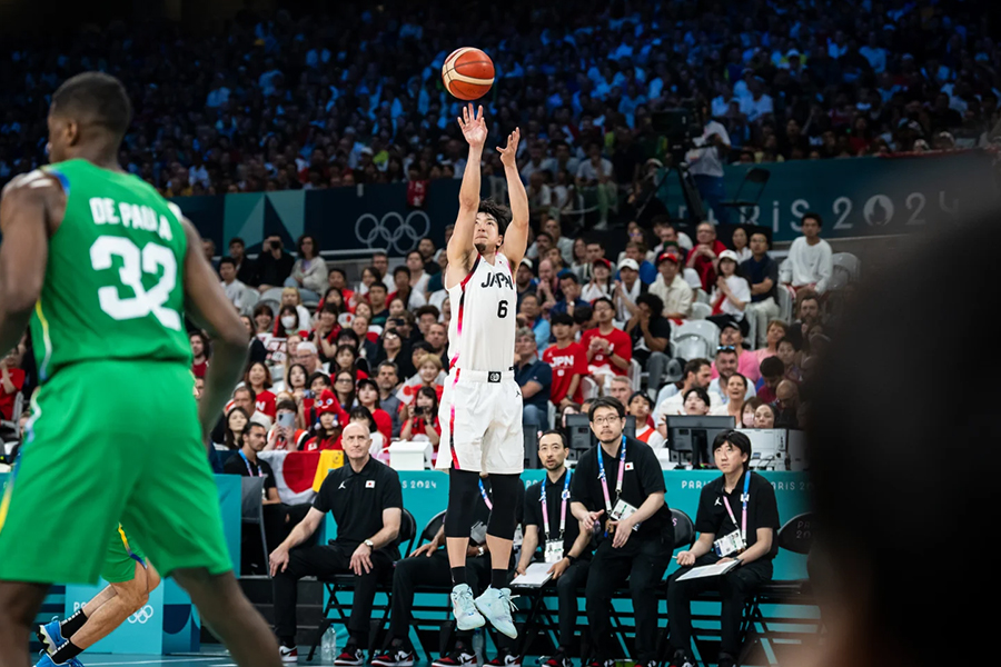 ブラジル戦でシュートを放つ比江島慎【写真：FIBA提供】