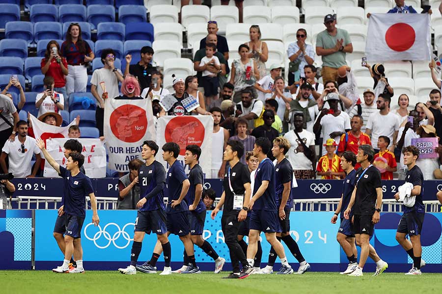 準々決勝で敗退した日本代表【写真：ロイター】