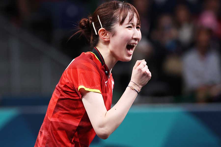 卓球の女子シングルス3位決定戦でシン・ユビンに勝利した早田ひな【写真：Getty Images】