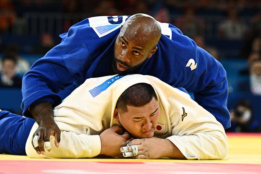 フランス戦で2敗した柔道日本代表の斉藤立（白）【写真：ロイター】