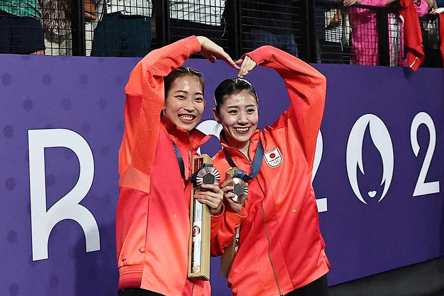 パリ五輪のバドミントン女子ダブルスで銅メダルを獲得したシダマツペア【写真：ロイター】