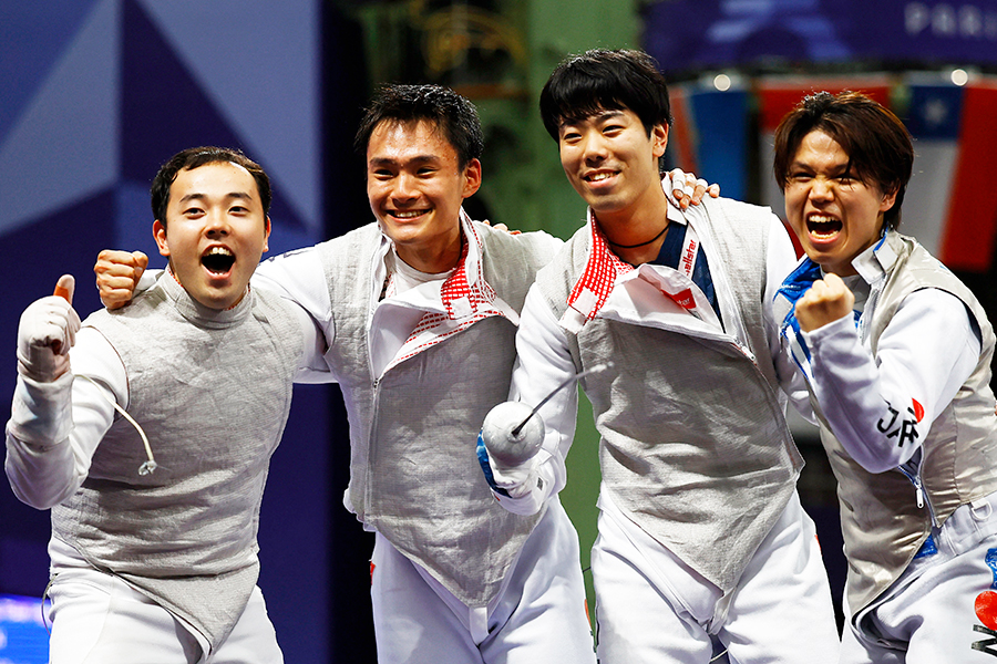 フランスを破って決勝進出を決めた日本代表【写真：ロイター】