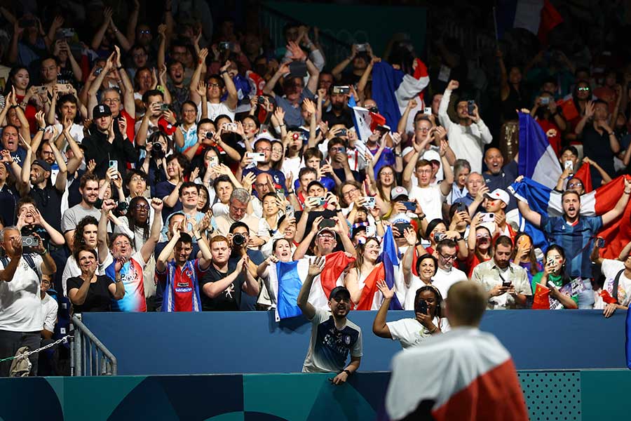 五輪会場を埋めるフランスのファン【写真：ロイター】