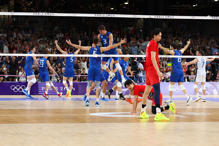 フルセットの激戦の末、イタリアに敗れたバレーボール男子日本代表【写真：Getty Images】