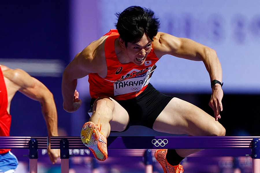 陸上男子110メートル障害の敗者復活戦に出場した高山峻野【写真：ロイター】