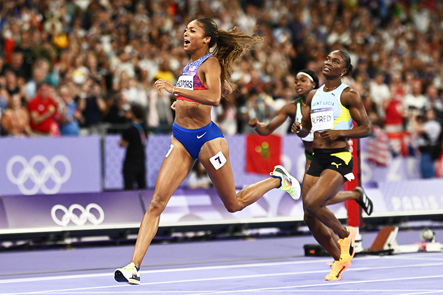 陸上女子200メートル決勝、21秒83の1位で駆け抜けたガブリエル・トーマス【写真：ロイター】