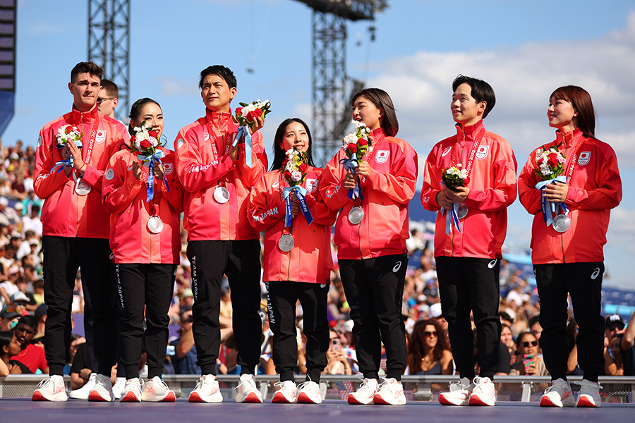 2022年北京冬季五輪フィギュアスケート団体のメダル授与式に出席した日本代表【写真：Getty Images】