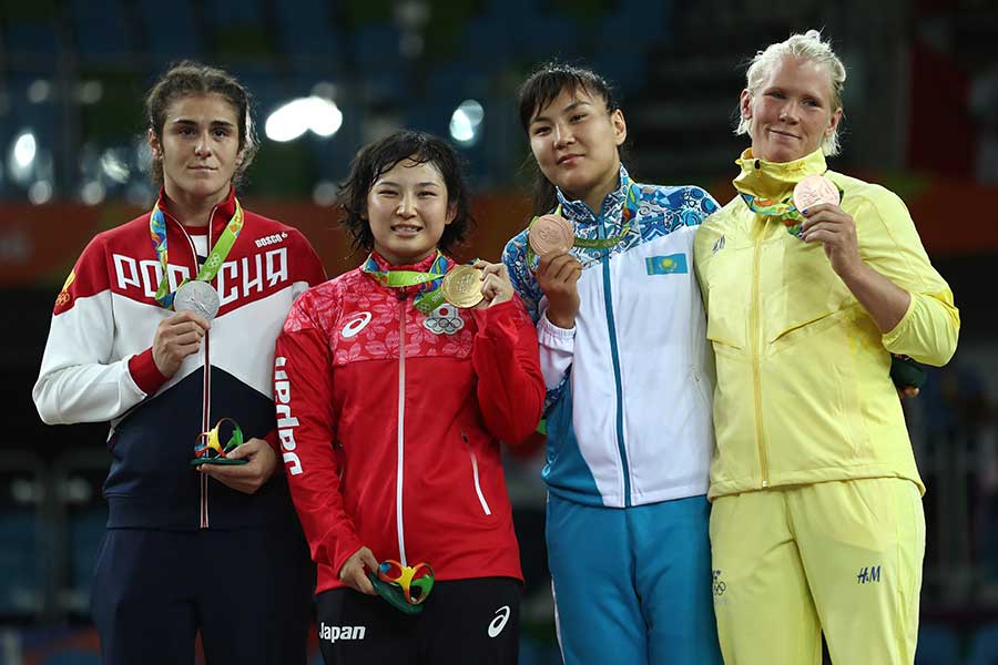 リオ五輪で金メダルを獲得した土性さん（左から2人目）【写真：Getty Images】