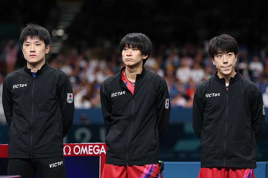 卓球男子団体3位決定戦でフランスと対戦した卓球日本代表【写真：Getty Images】