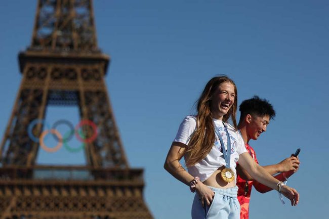 アメリカ合衆国グレイソン大使手渡し貴重メダル 日本の金メダル男子を