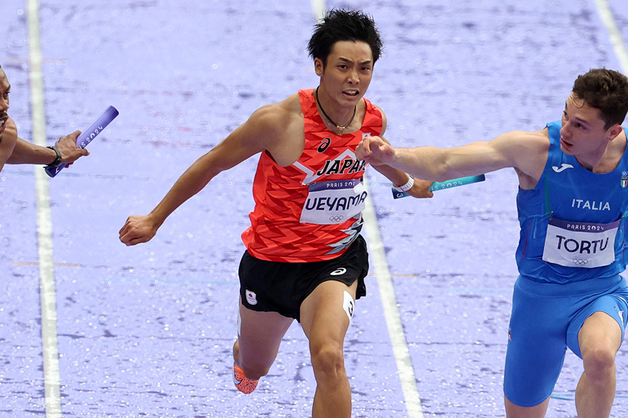 男子400メートルリレー決勝、5位でフィニッシュした上山紘輝【写真：ロイター】