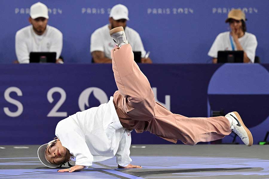 大熱狂のブレイキン解説者が話題【写真：ロイター】