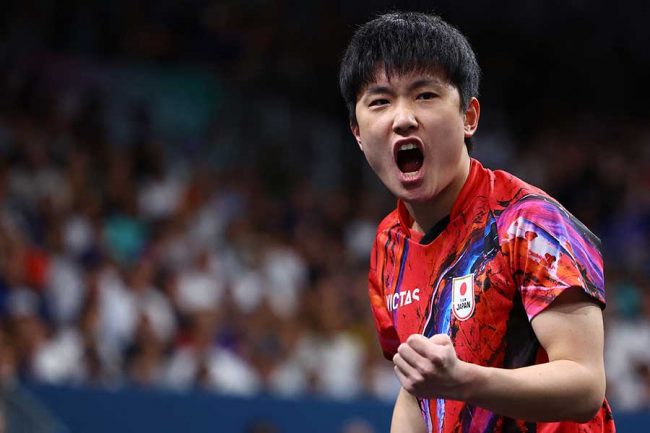 卓球・張本智和がV王手！ 世界1位とのフルゲーム死闘制し客席へ投げ
