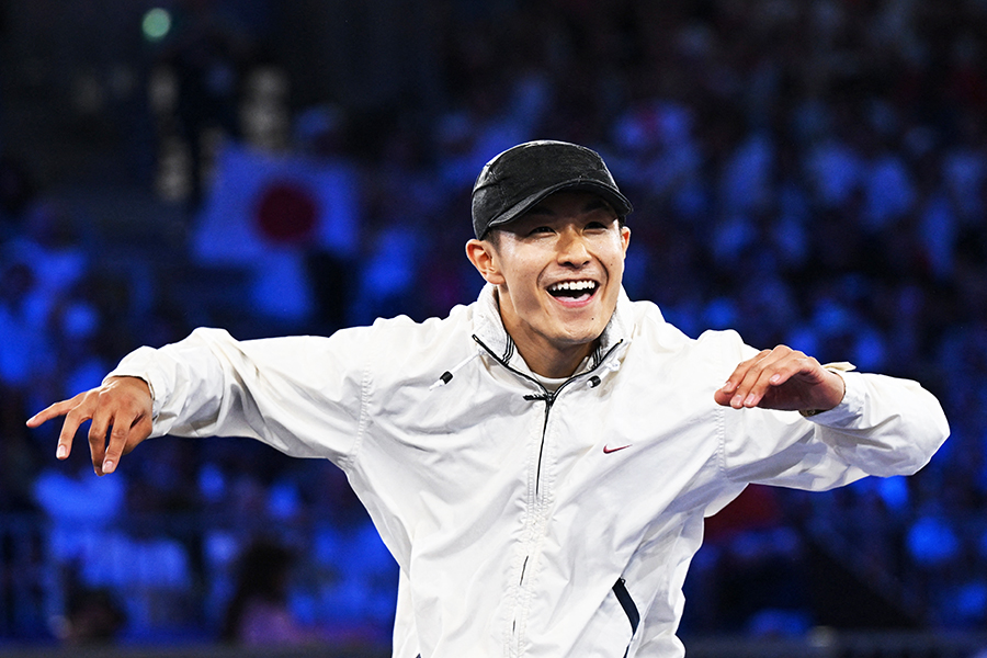 パリ五輪ブレイキン男子3位決定戦、圧巻のダンスで魅了した半井重幸【写真：ロイター】