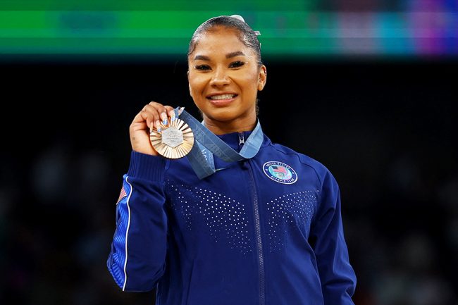 パリオリンピック優勝純銀メダル パリ五輪最高の写真」が台無しの裁定 黒人初の快挙が…米記者憤り