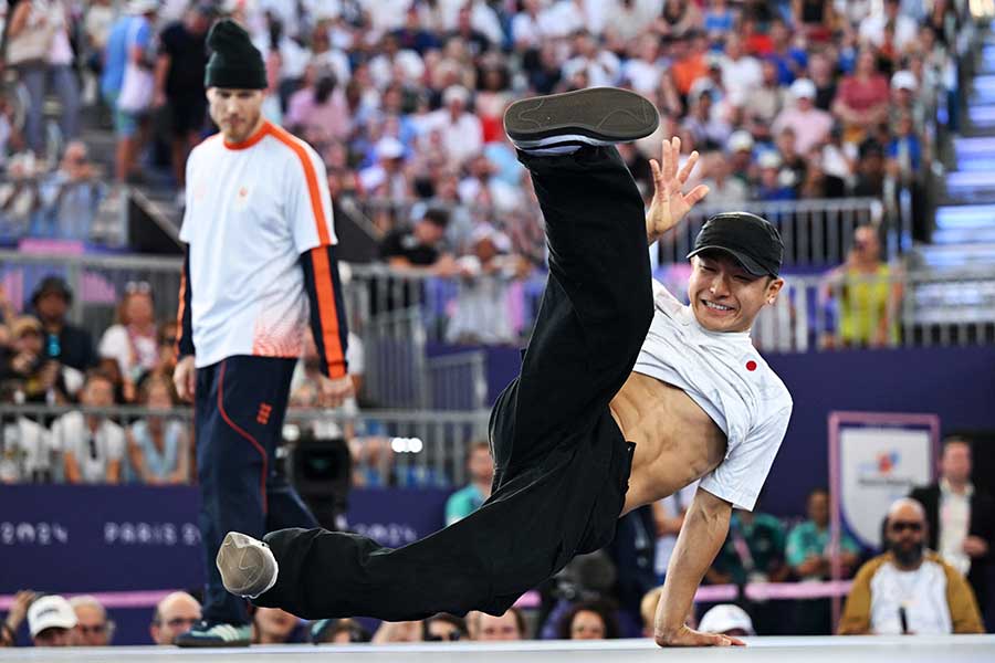 パリ五輪、新競技のブレイキン男子で演技するShigekix（半井重幸）【写真：ロイター】