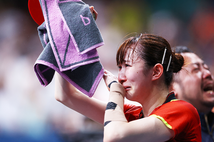 韓国のシン・ユビンを撃破し涙する早田ひな【写真：ロイター】