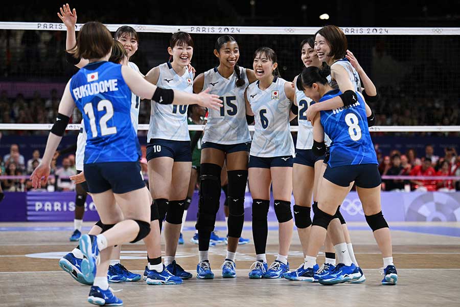 女子バレーボール日本代表【写真：ロイター】