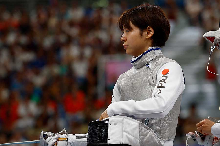 パリ五輪のフェンシング女子フルーレ団体で銅メダルを獲得した宮脇花綸【写真：ロイター】