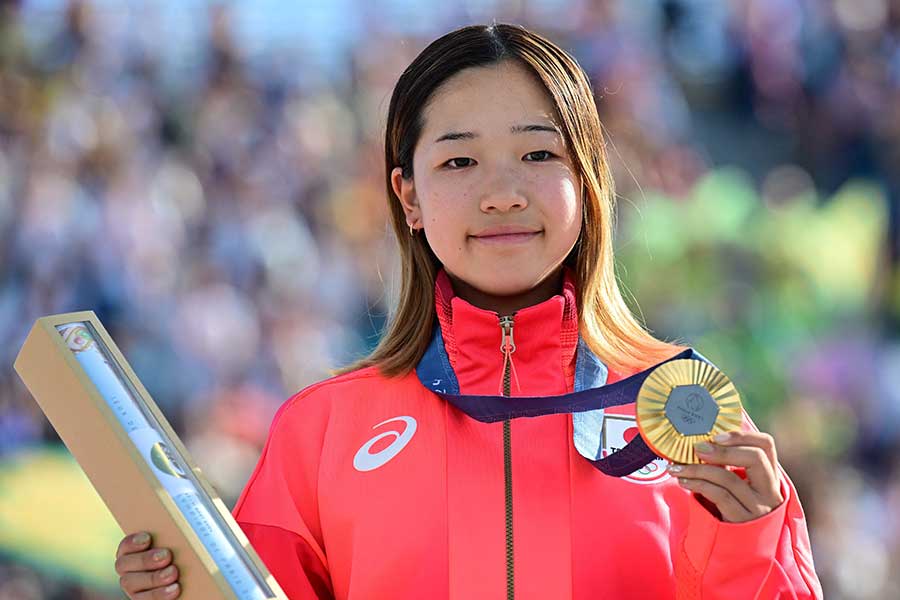 スケートボード女子ストリートで金メダルを獲得した吉沢恋【写真：ロイター】