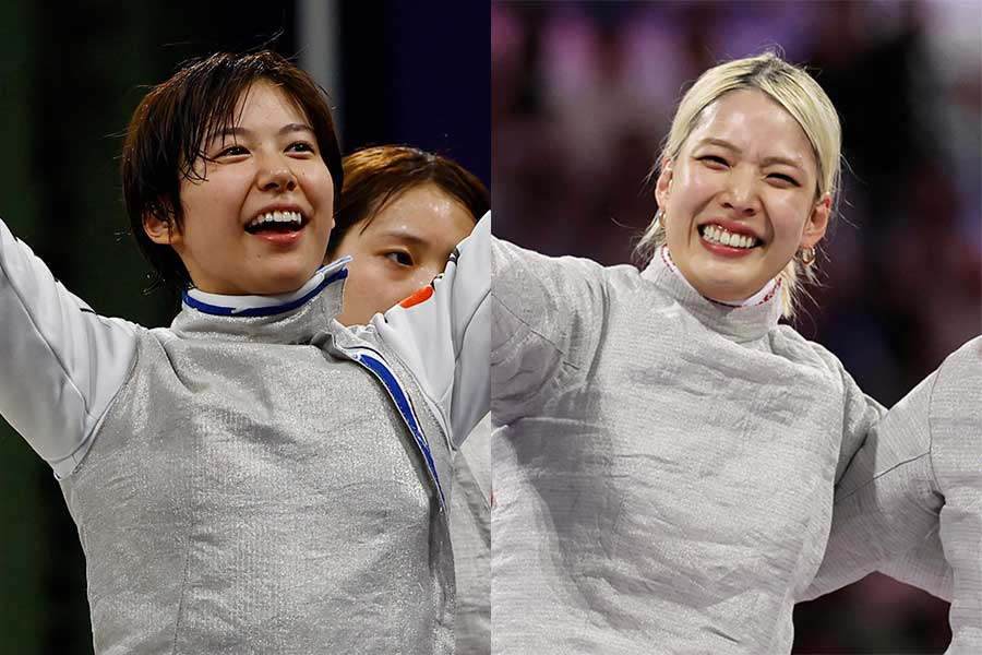 フェンシング女子日本代表の宮脇花綸（左）と江村美咲【写真：ロイター】