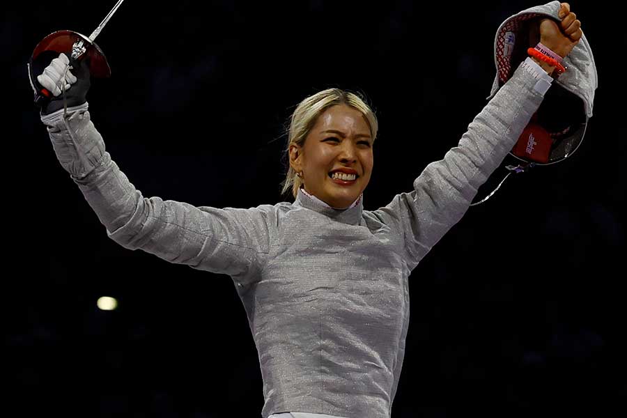 フェンシング女子日本代表の江村美咲【写真：ロイター】