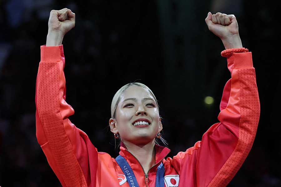 フェンシング女子日本代表の江村美咲【写真：ロイター】