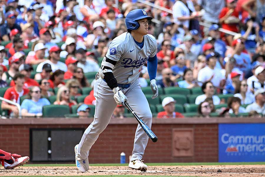 カージナルス戦、39号ソロを放つドジャースの大谷翔平【写真：ロイター】