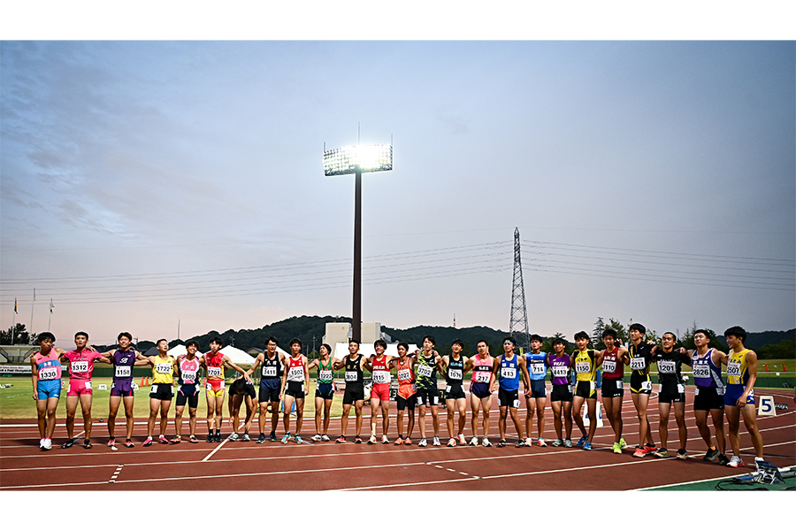 男子四種競技も最後の種目を終えて一列に挨拶【写真：中戸川知世】