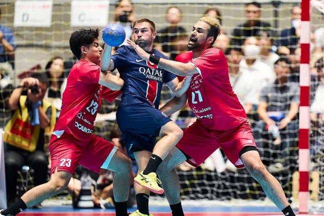 パリ・サンジェルマンが挑戦した日本の伝統料理に反響 調理帽も被り