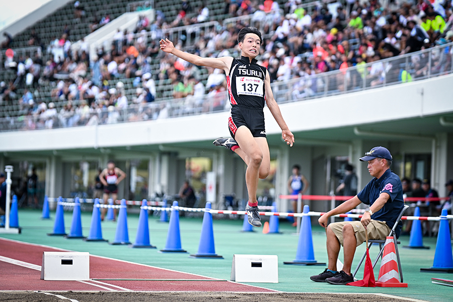 男子走り幅跳びに出場した藤原拓也【写真：中戸川知世】