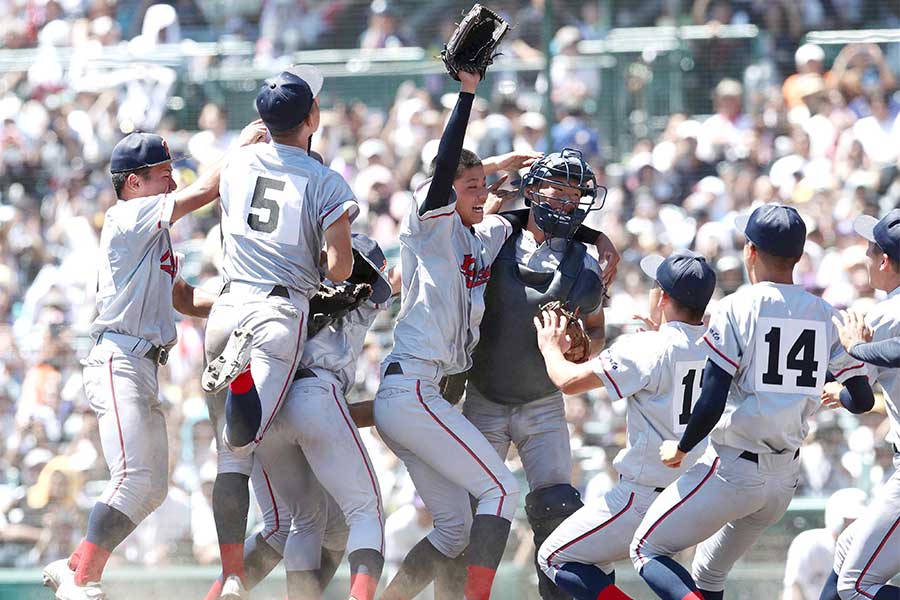 甲子園初優勝を果たした京都国際【写真：産経新聞社】