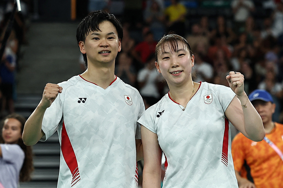 バドミントン混合ダブルスの渡辺勇大と東野有紗（右）【写真：ロイター】