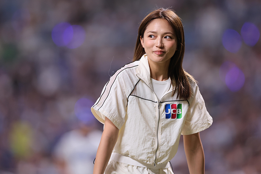 プロ野球・中日―広島戦の始球式に登場した川口春奈さん【 写真：産経新聞社】