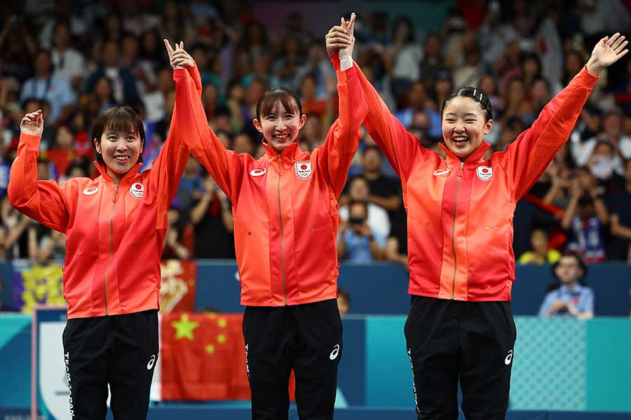 卓球女子日本代表の平野美宇、早田ひな、張本美和（左から）【写真：ロイター】