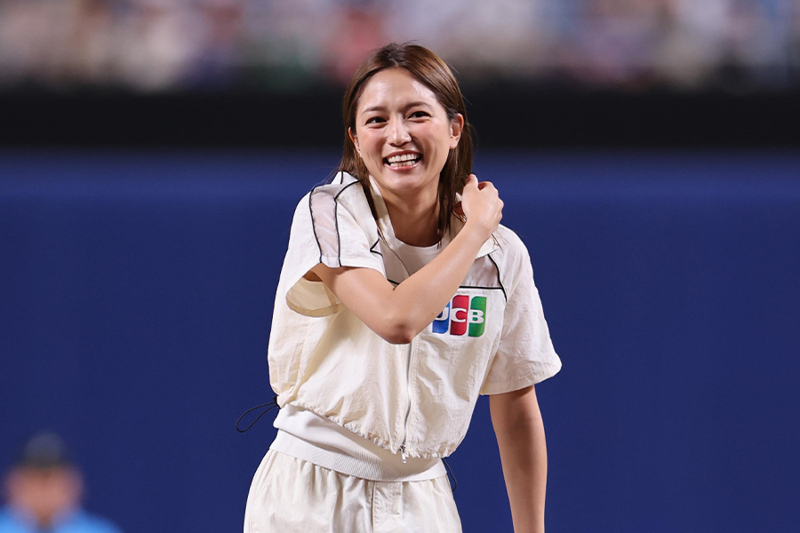 プロ野球・中日―広島戦の始球式に登場した川口春奈さん【 写真：産経新聞社】