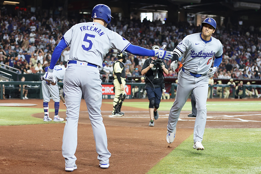 先頭打者HRを放ったドジャースの大谷翔平【写真：Getty Images】